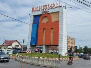 Traficul rutier, blocat pe Calea Unirii, după depistarea unei scurgeri majore de gaz în sensul giratoriu de la Bazar
