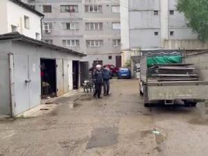 Primăria Suceava a început demolarea garajelor din cartierul Zamca