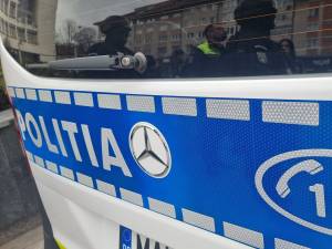 Doi copii dați dispăruți în Botoșani, prinși la furat într-un magazin din Suceava