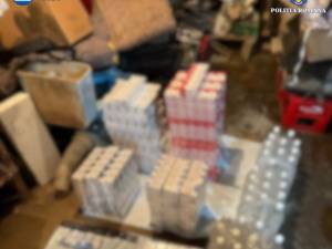 3.000 de litri de alcool, ridicați de polițiști, care au confiscat și o instalație clandestină de făcut rachiu