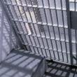 Șofer în arest după ce s-a urcat la volan direct din crâșmă, a avariat patru mașini și a fugit