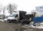 Microbuz distrus de flăcări, în curtea unei firme de transport din Suceava