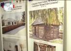 Imagini cu case din Muzeul Satului Bucovinean şi Muzeul Regional de Arhitectură Populară şi Trai din Cernăuţi, expuse la Suceava
