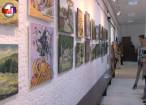 34 de tablouri, semnate de 17 artişti plastici, pe simeze la Palatul Administrativ Suceava