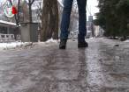 Trotuarele din Suceava, transformate în adevărate patinoare de chiciura din ultimele zile