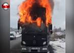 Cabina unui camion s-a aprins în trafic şi a ars ca o torţă, pe DN 2, aproape de Fălticeni