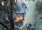 Un incendiu izbucnit de la un redresor auto a produs pagube în patru gospodării din Arbore