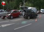 Patru maşini implicate într-un accident, în intersecţia de la Biblioteca Bucovinei