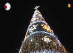 Luminile de sărbătoare s-au aprins în bradul de Crăciun din centrul Sucevei