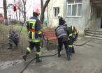 Incendiu produs de un scurtcircuit, într-un apartament din municipiul Rădăuţi