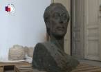 Un bust în bronz al „pictorului Bucovinei”, George baron Lowendal, abandonat în spaţiile de depozitare ale Muzeului Bucovinei