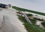 Blocaj pe E 85, inundat de apă la Dănila